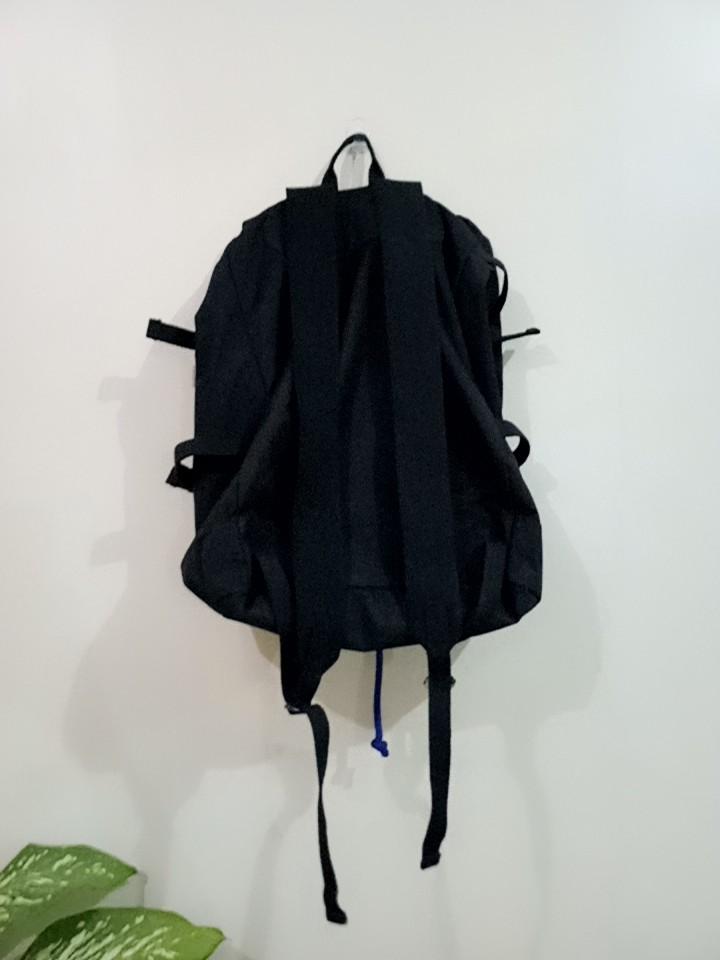 FOREVER 21 MEN'S BACKPACK (Category: Backpacks) located in Caloocan City. Submitted by lovemiyaki (Listing ID 262346542, Image 2). Description: small stitched as seen on photo in great condition.