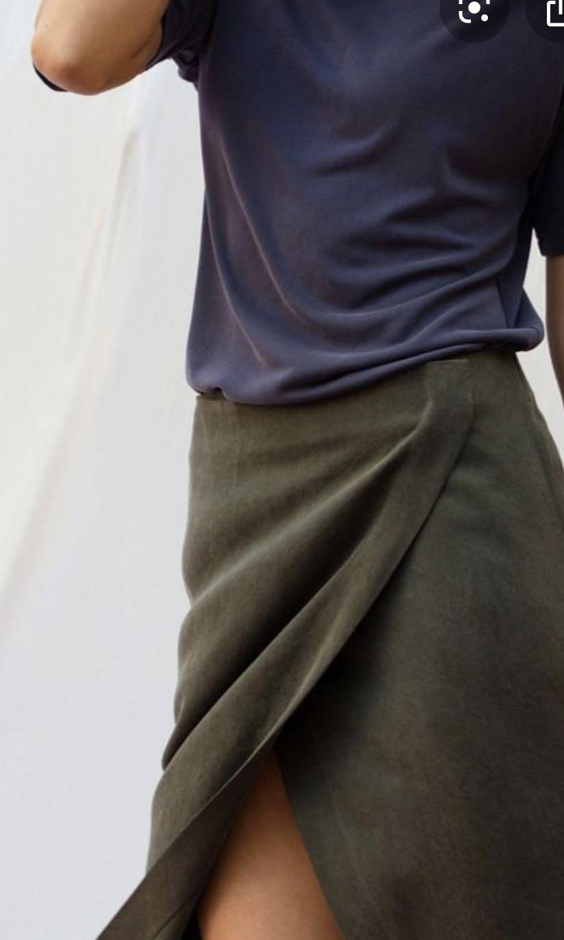 Grana Tencel Wrap Skirt in Garden Green (Category: Sleeveless) located in Singapore. Submitted by daisybbng (Listing ID 262338864, Image 1). Description: Condition: Only Wore Once.