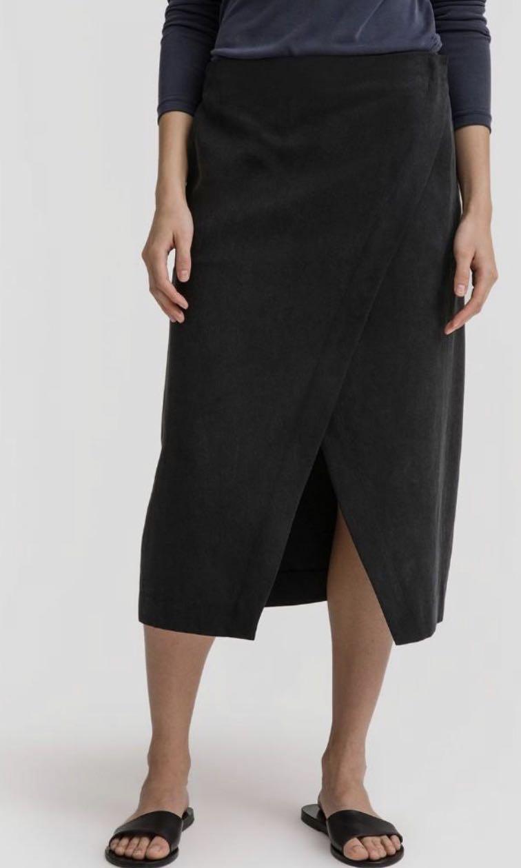 Grana Tencel Wrap Skirt in Garden Green (Category: Sleeveless) located in Singapore. Submitted by daisybbng (Listing ID 262338864, Image 3). Description: Condition: Only Wore Once.