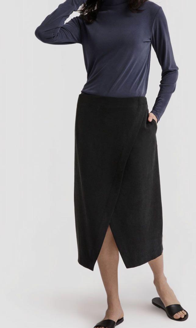 Grana Tencel Wrap Skirt in Garden Green (Category: Sleeveless) located in Singapore. Submitted by daisybbng (Listing ID 262338864, Image 2). Description: Condition: Only Wore Once.