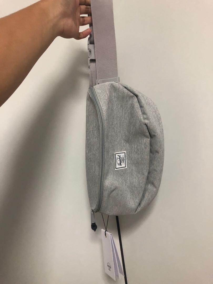 Sixteen deals hip pack