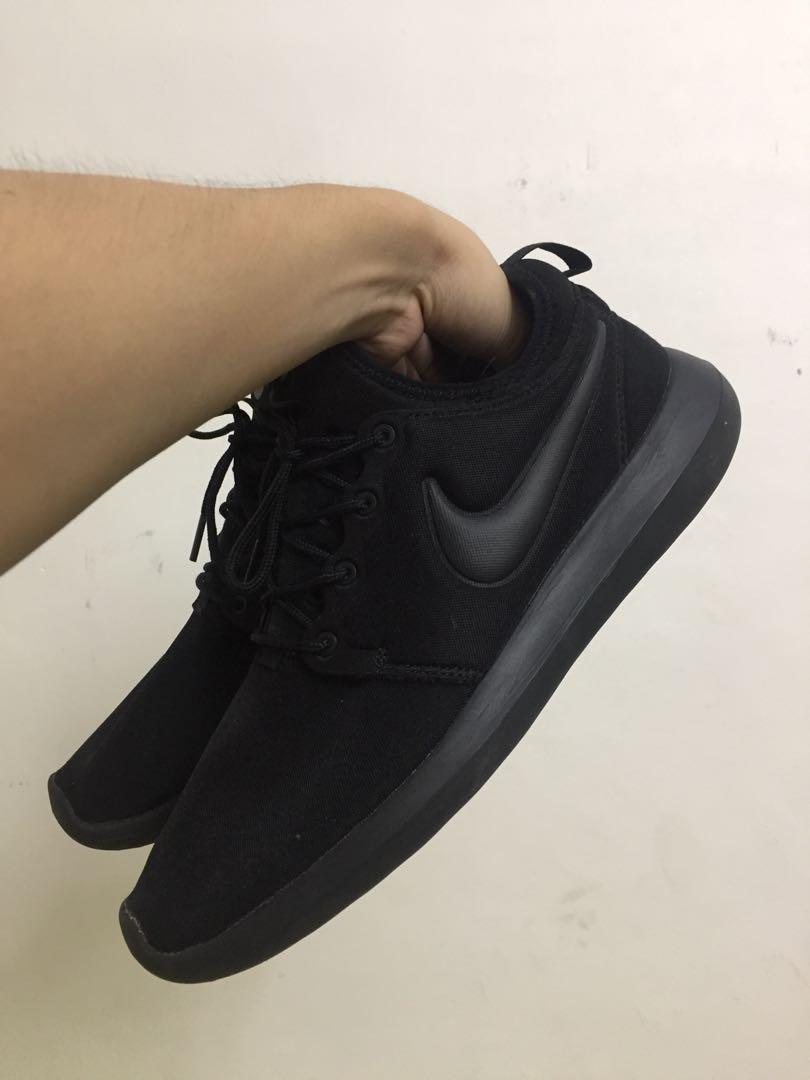 roshe 2 triple black