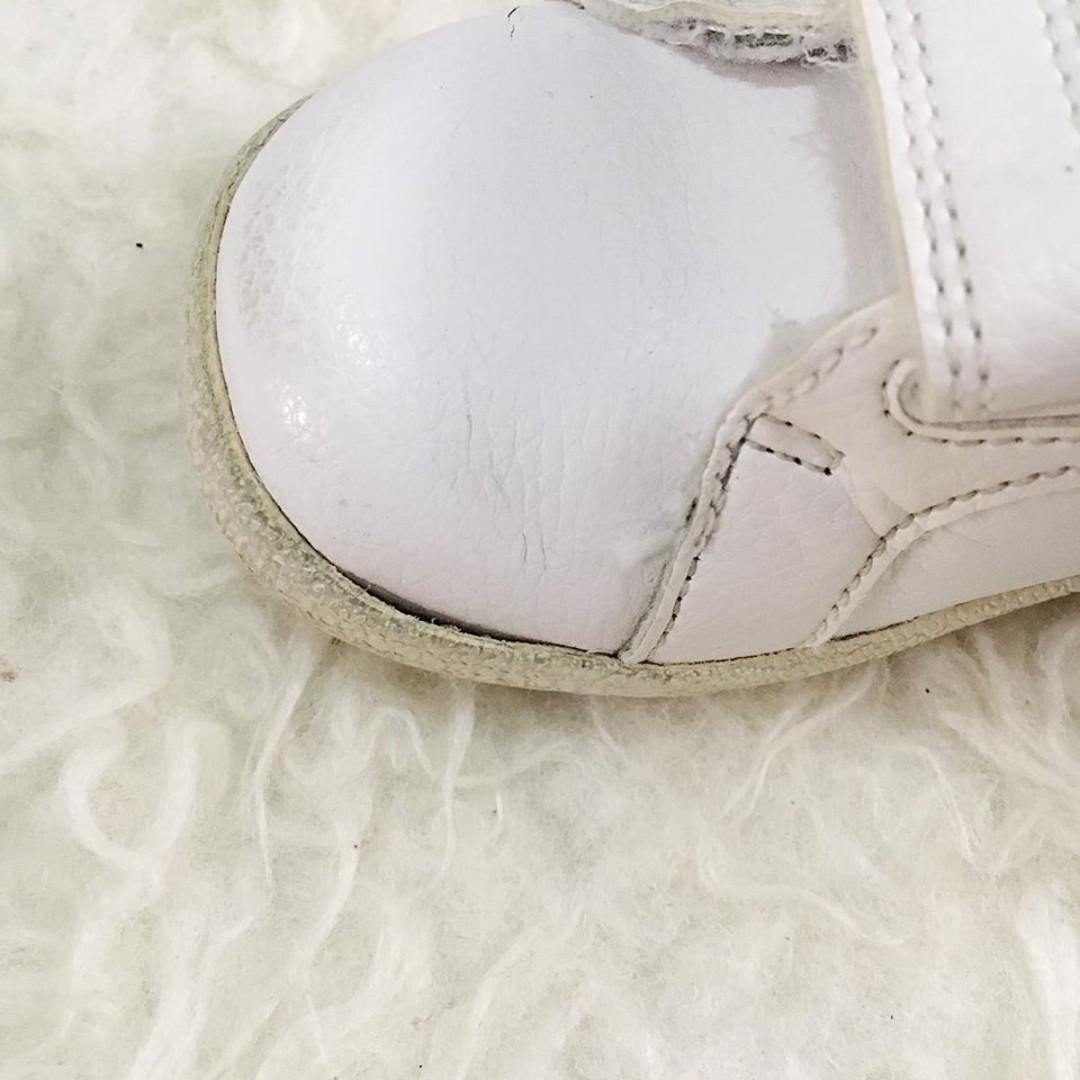 childrens nike white trainers