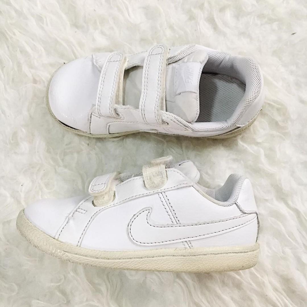 childrens nike white trainers