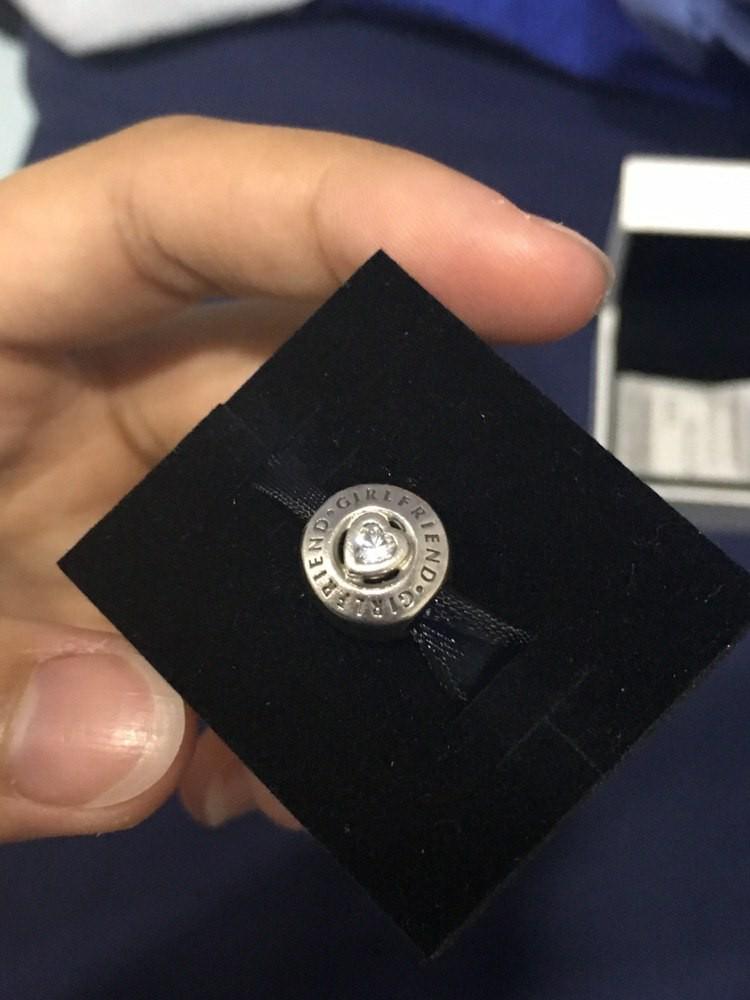Girlfriend pandora charms top