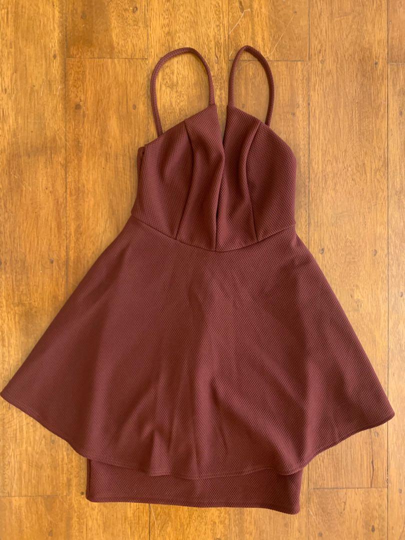 Party Sexy Maroon Dress (Category: Dresses) located in Quezon City. Submitted by mariascollection (Listing ID 262346530, Image 3). Description: It was a gift Rfs : haven't used it yet Color : Maroon.