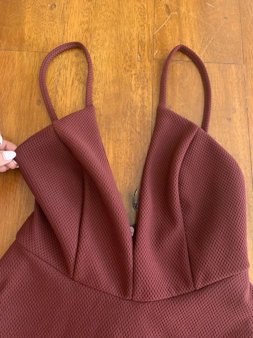 Party Sexy Maroon Dress (Category: Dresses) located in Quezon City. Submitted by mariascollection (Listing ID 262346530, Image 2). Description: It was a gift Rfs : haven't used it yet Color : Maroon.