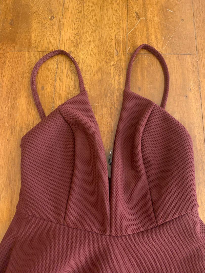 Party Sexy Maroon Dress (Category: Dresses) located in Quezon City. Submitted by mariascollection (Listing ID 262346530, Image 1). Description: It was a gift Rfs : haven't used it yet Color : Maroon.