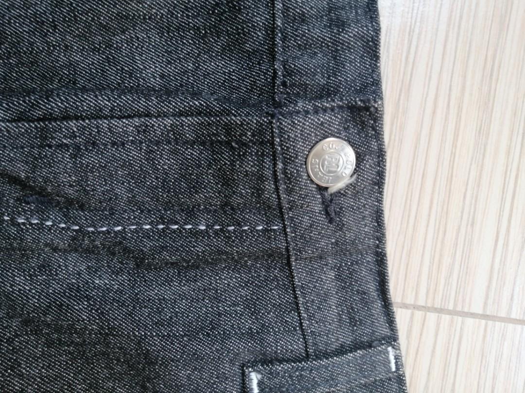 RL denim skirt (Category: Skirts) located in Manila. Submitted by classymumsy (Listing ID 262298877, Image 2). Description: Small, American size.. Pm me for exact size and measurements Lp na po #11fomo.
