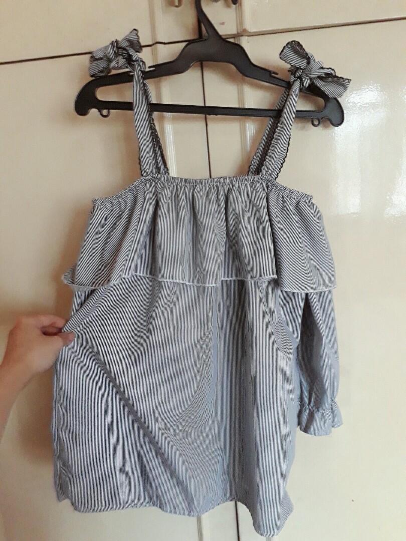 Ruffles w/ Ribbon Puff Sleeve Blouse (Category: Blouses) located in Paranaque City. Submitted by dearmissy (Listing ID 262334919, Image 2). Description: Girly and fashionable Ruffles with ribbon blouse. can also be worn as off-shoulder top. Cutie! Waistline is up to 36.