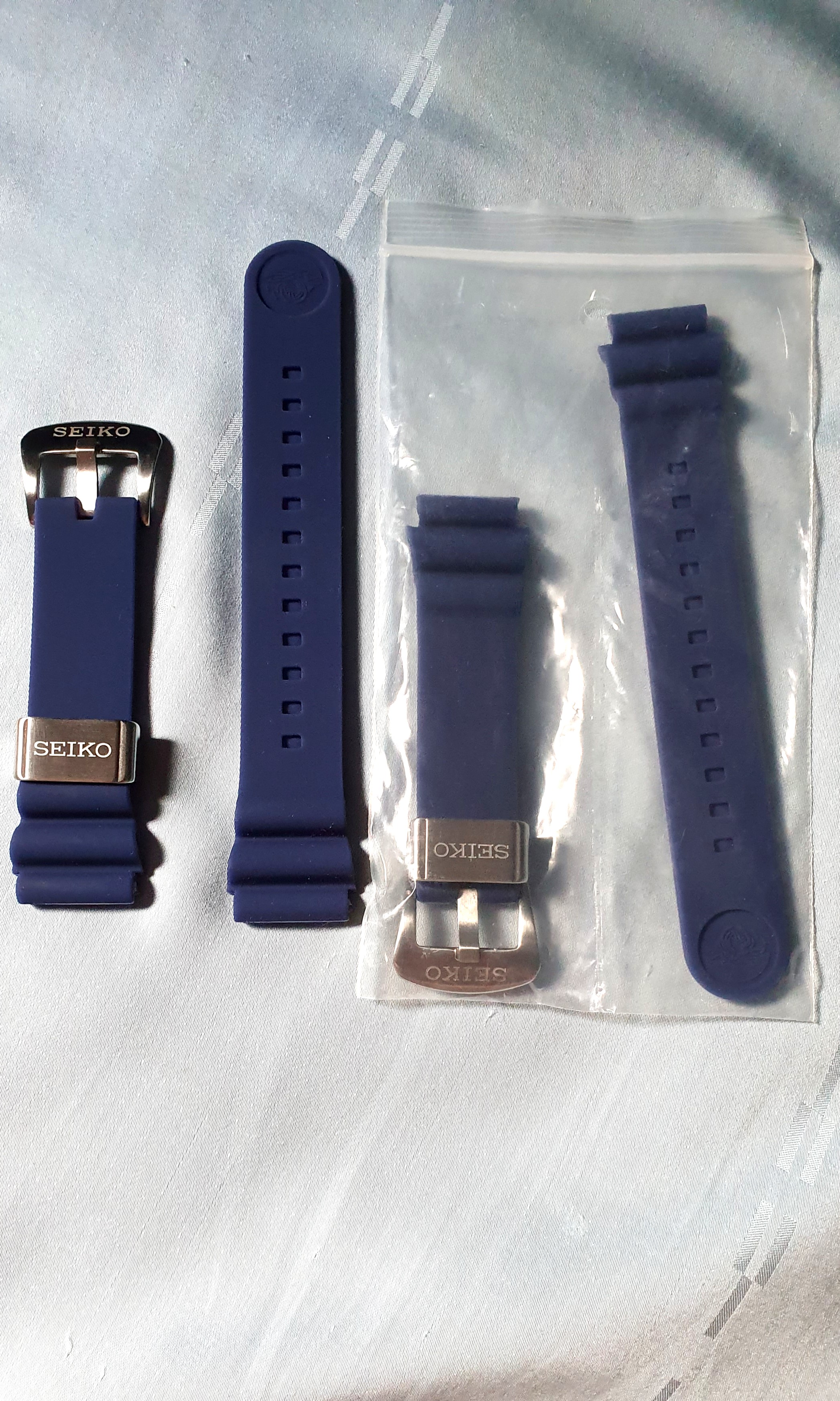 Seiko blue rubber strap 20mm and 22mm, Luxury, Watches on Carousell