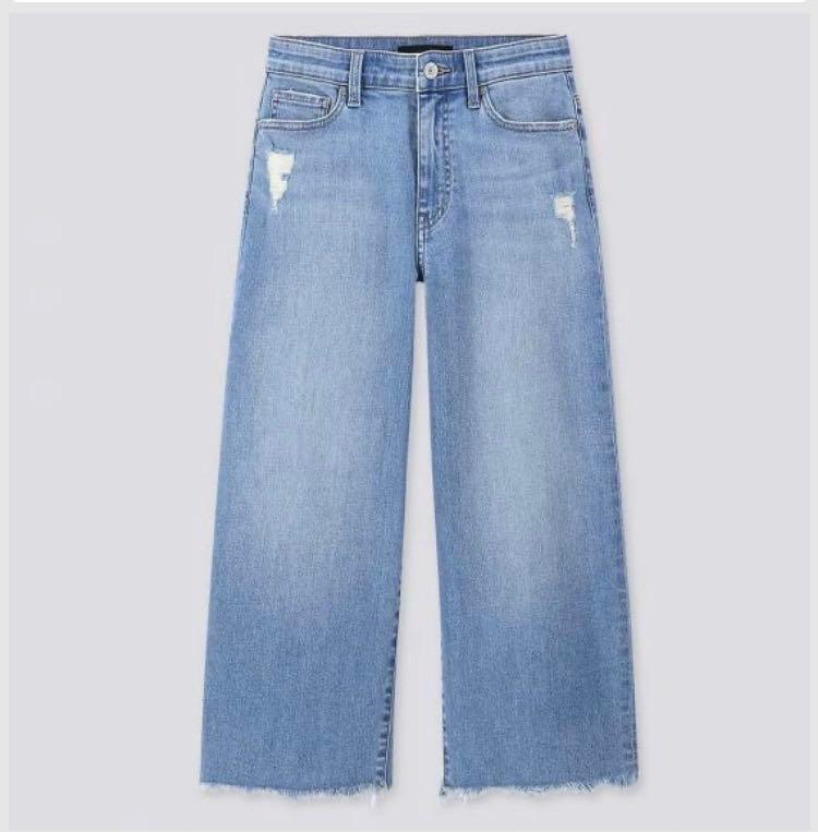 UNIQLO SLIM BOYFRIEND MID RISE CROPPED JEANS IN LIGHT WASH