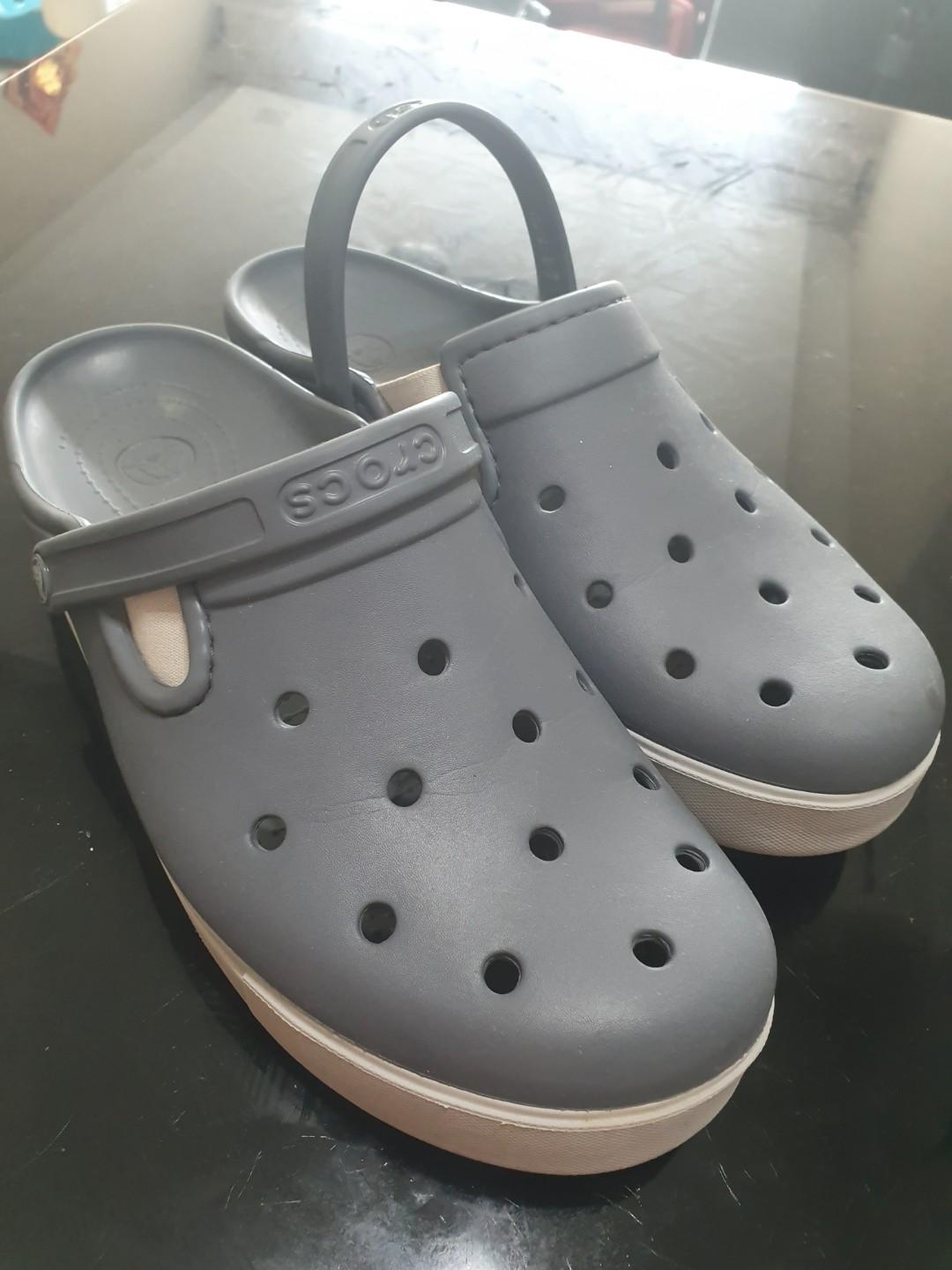 latest crocs for mens