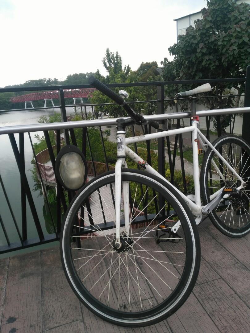 Brandless fixie store