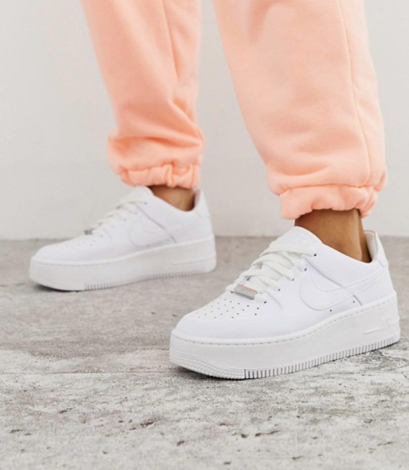 Nike air force 1 hotsell sage low women's white