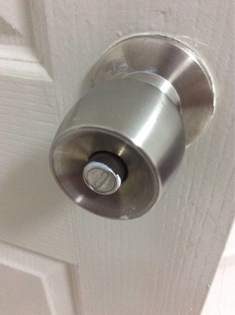 bedroom door handle with key lock