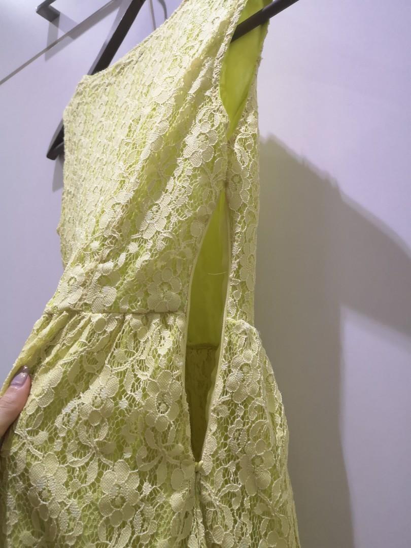 Yellow Lace Dress (Category: Dresses) located in Makati City. Submitted by lllsummer (Listing ID 262415457, Image 3). Description: Good quality and cutting! Zip at side. Fits size S..