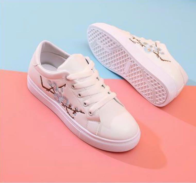 White sneakers shop with flower embroidery