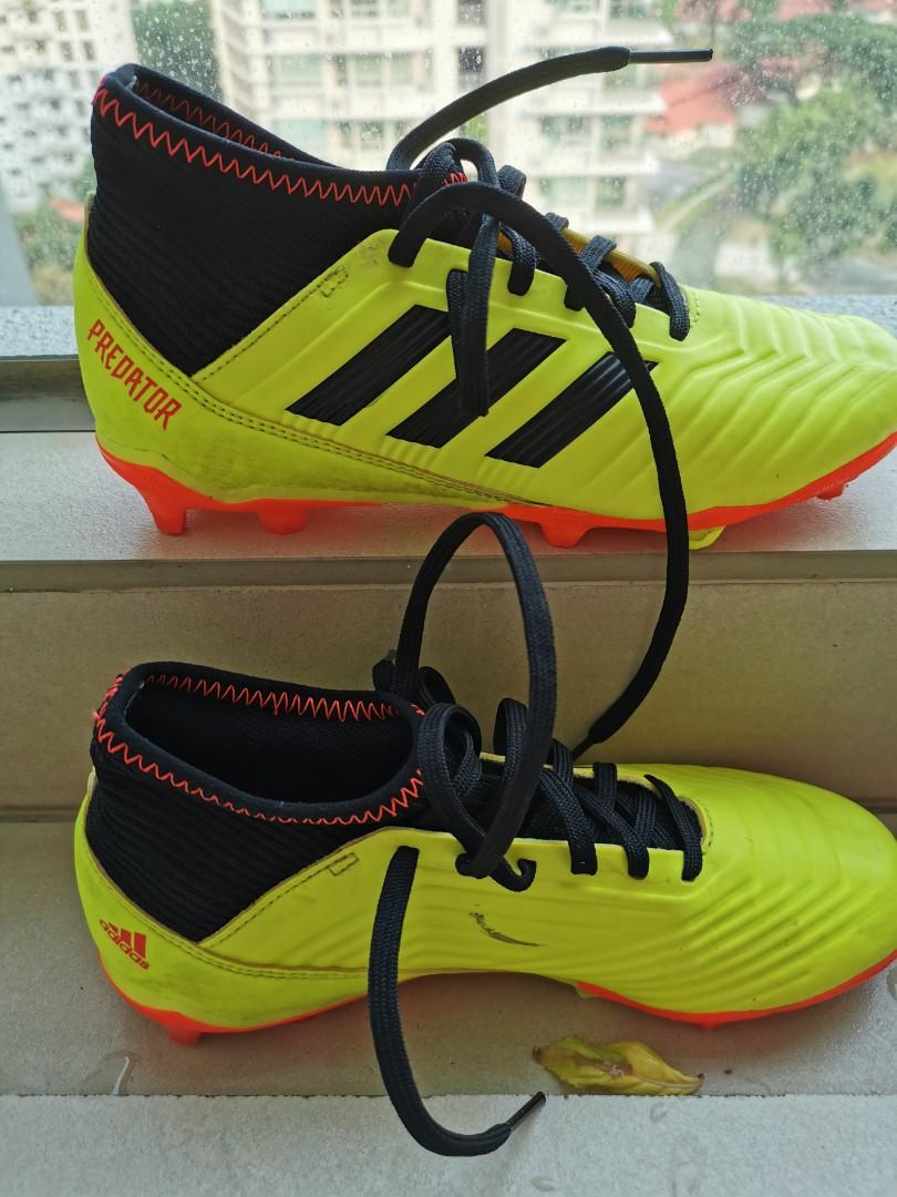 minimalist soccer cleats