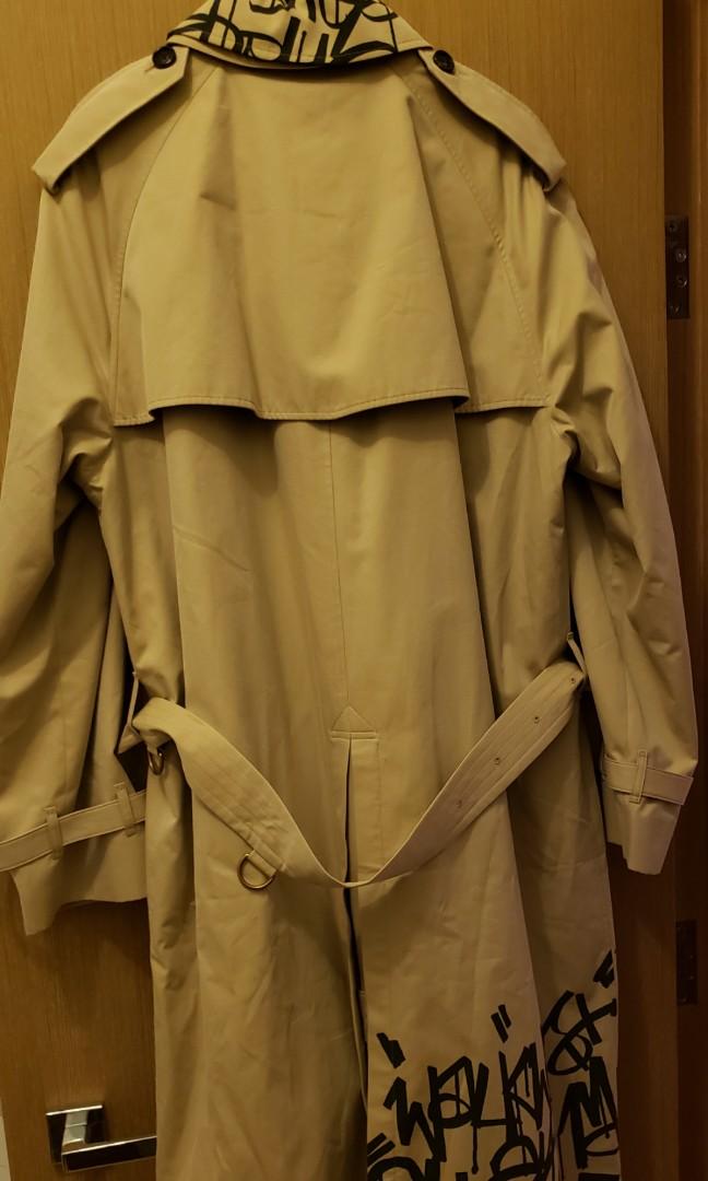 flyde følsomhed smuk 🚨 REDUCED PRICE 🚨 Burberry x Kris Wu Men's Trenchcoat, 男裝, 外套及戶外衣服-  Carousell