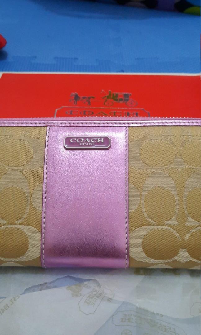 Coach wallet buy 1 take 1 (Category: Luxury Bags & Wallets) located in Quezon City. Submitted by marge0709 (Listing ID 262604411, Image 2). Description: Original authentic.made in vietnam.can be combine to mens wallet.payment method though bpi,bdo and gcash..