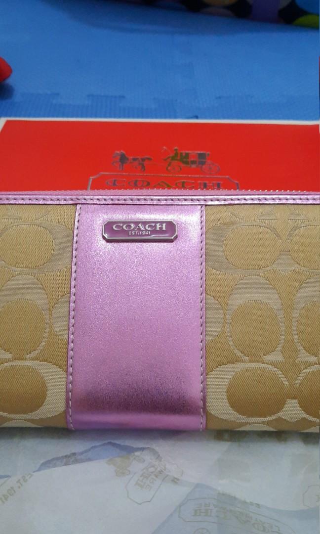 Coach wallet buy 1 take 1 (Category: Luxury Bags & Wallets) located in Quezon City. Submitted by marge0709 (Listing ID 262604411, Image 3). Description: Original authentic.made in vietnam.can be combine to mens wallet.payment method though bpi,bdo and gcash..