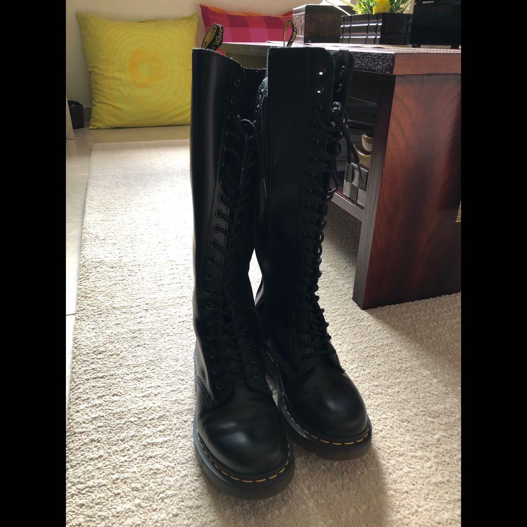 Dr Martens 1B60 Knee High Boots