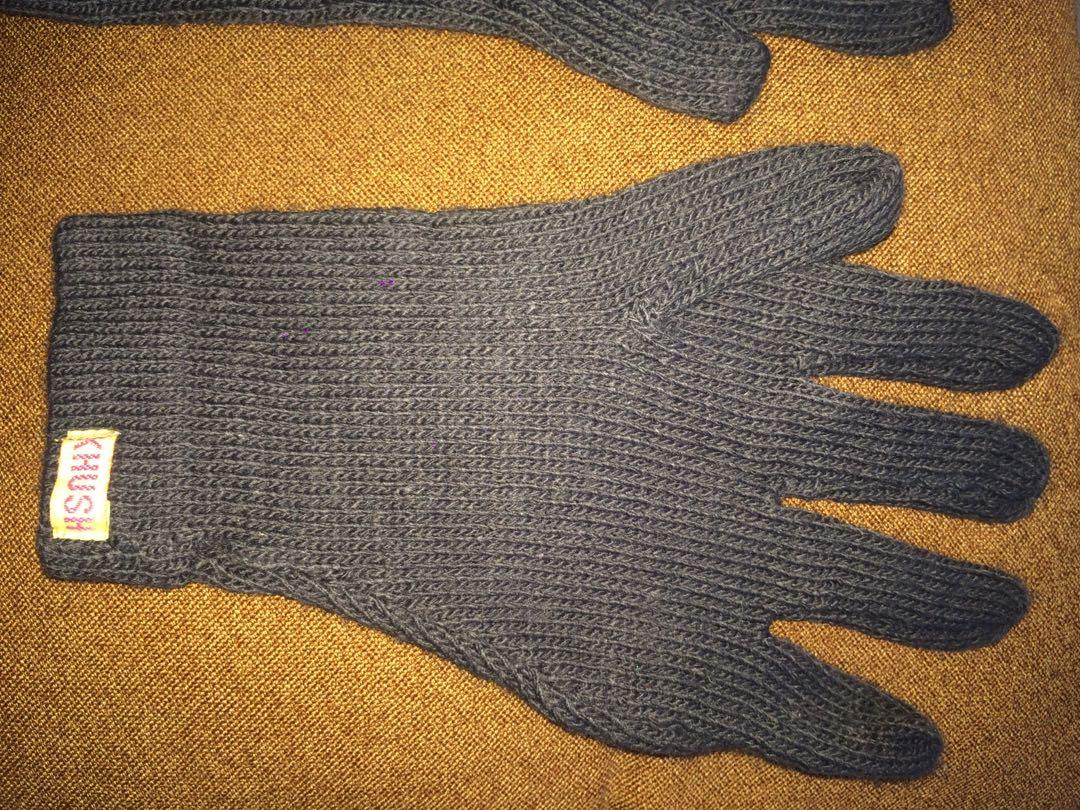 Knitted Grey Gloves (Category: Gloves) located in Makati City. Submitted by _preelooved_ (Listing ID 262631080, Image 2). Description: Knitted Grey Gloves Used once!! 💚💚💚 .