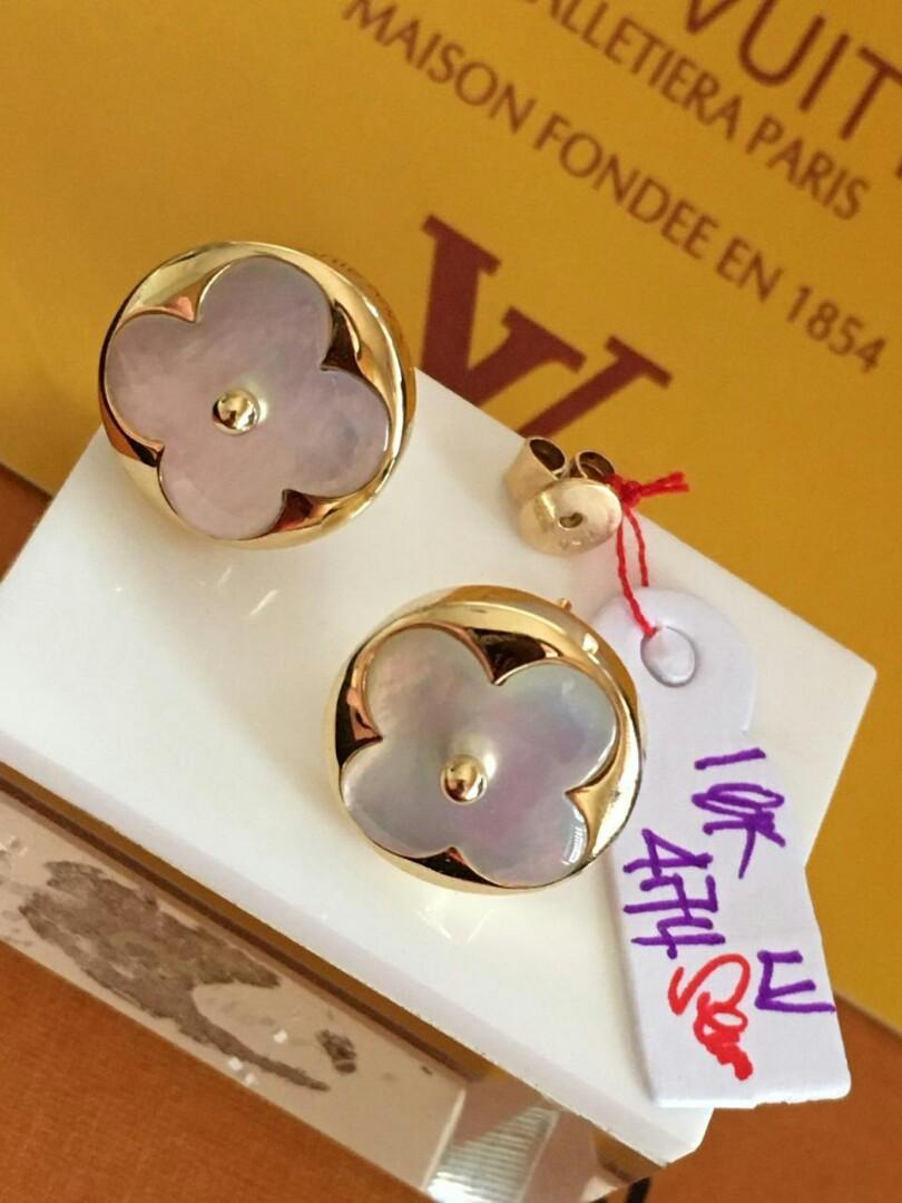 Louis Vuitton mother of pearl blossom earrings preorder , Women's Fashion,  Jewelry & Organizers, Earrings on Carousell