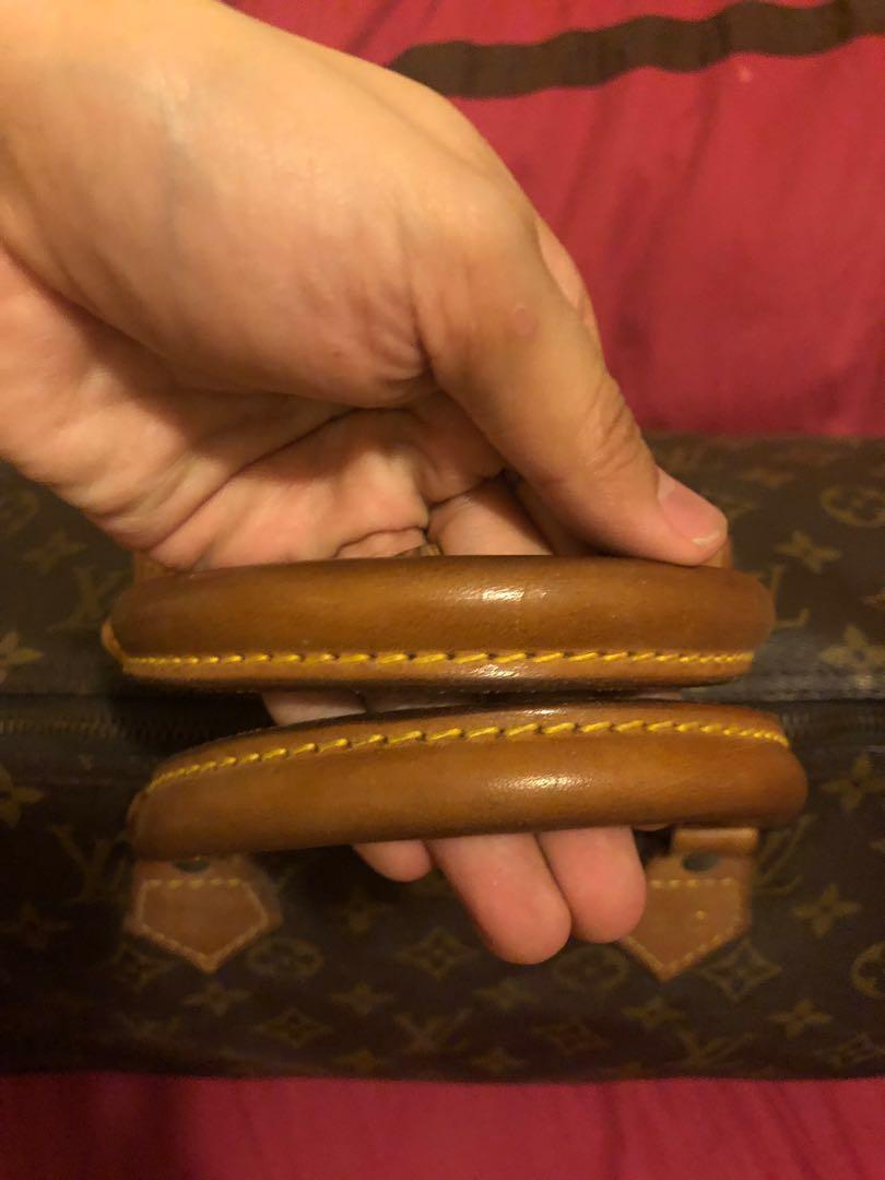 Lv speedy 40 (Category: Luxury Bags & Wallets) located in Cainta. Submitted by jtc23 (Listing ID 262731747, Image 3). Description: Used but not abused Pre loved ko po With paper bag ❤️ See photos meron po xa initials ko J.C Negotiable naman just pm me ❤️.