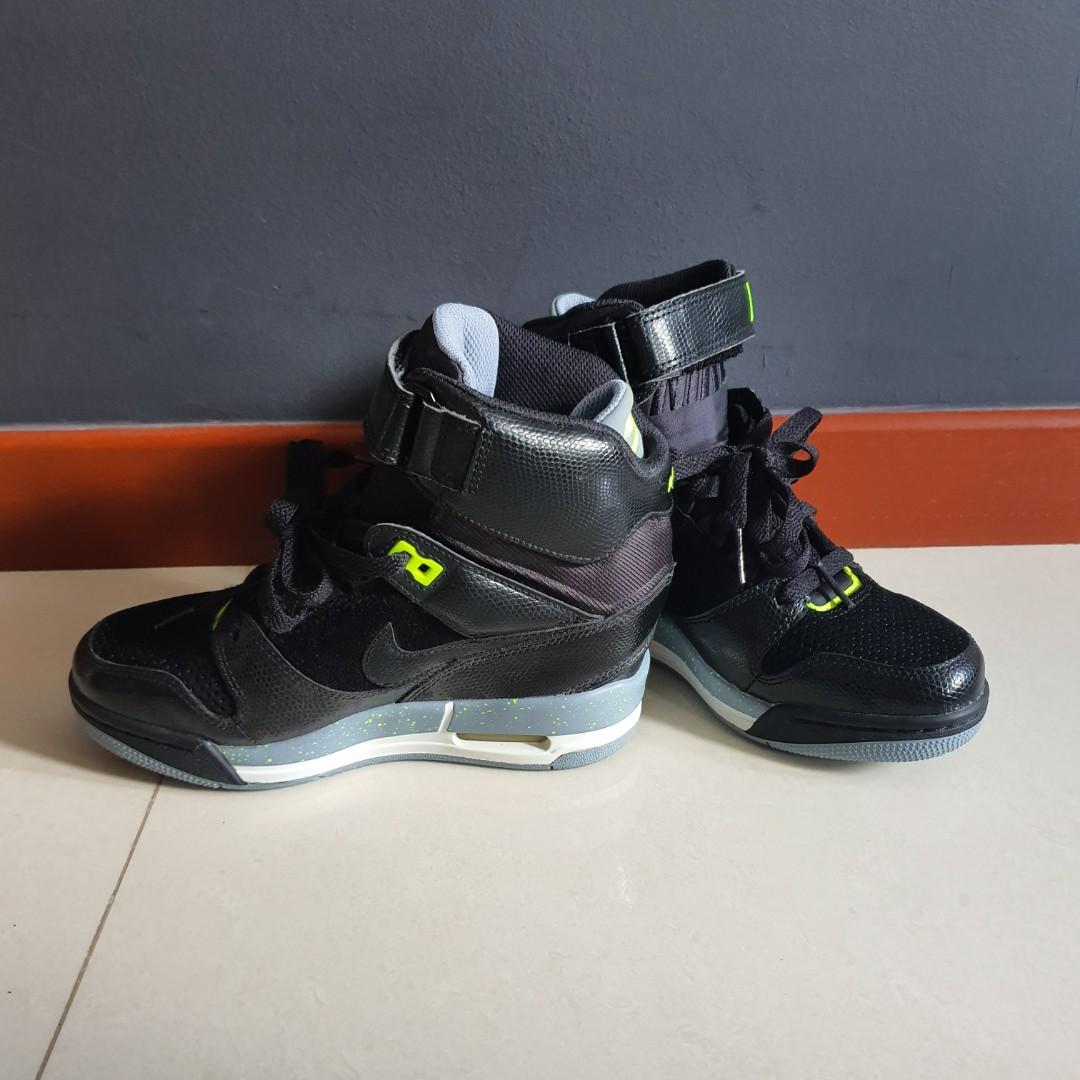 Nike air revolution store wedge sneakers basketball