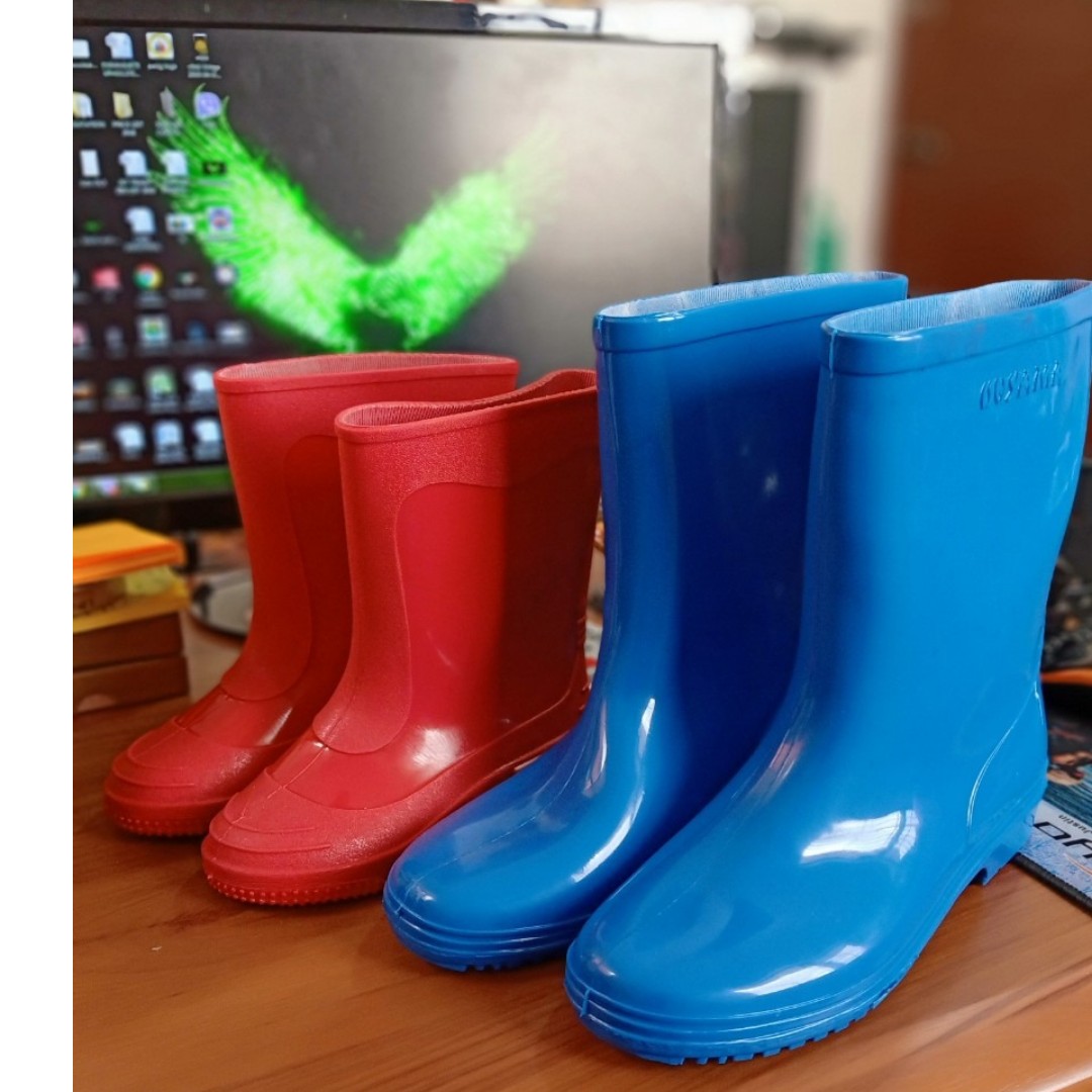 rain boots red