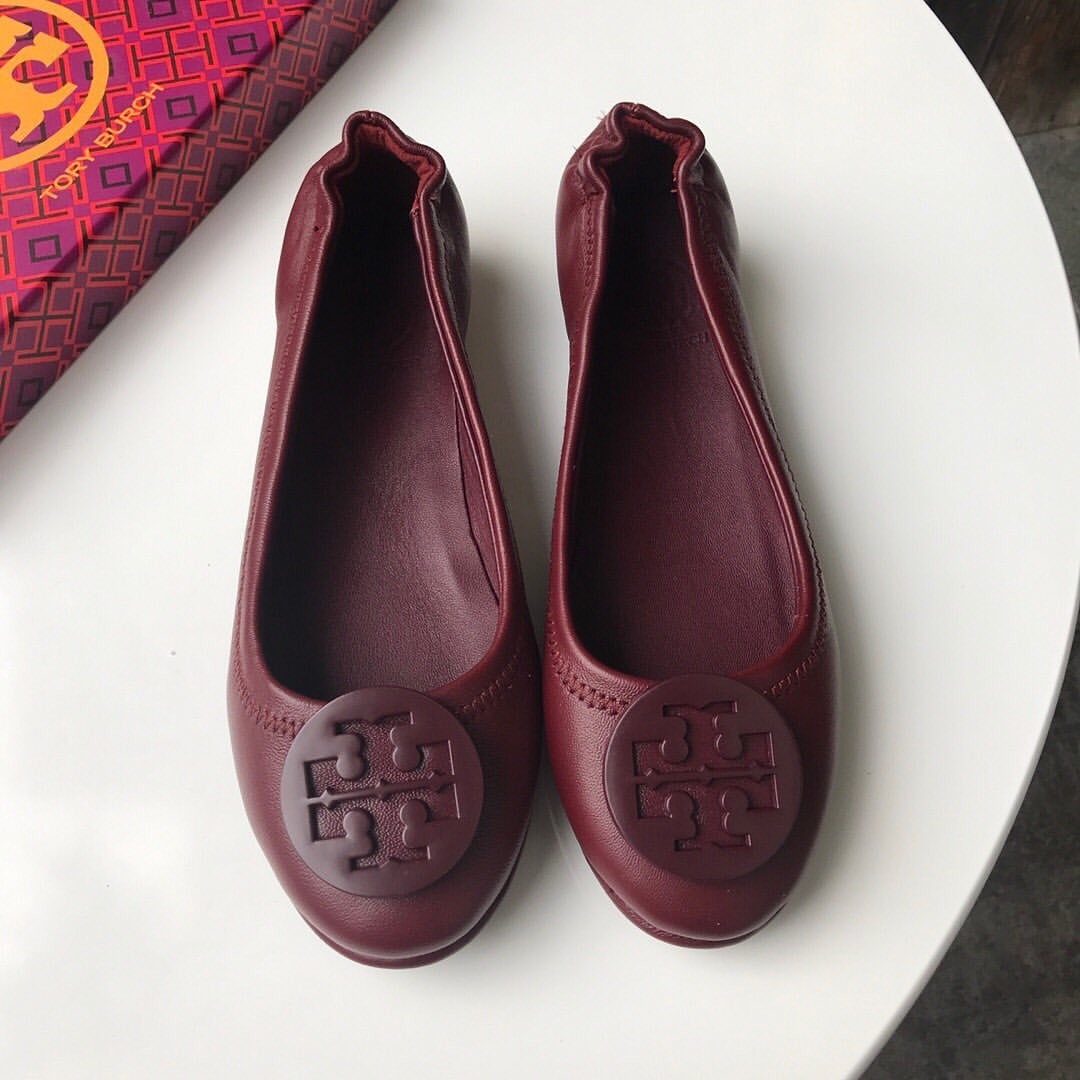 Sepatu TORY BURCH flat shoes. Warna maroon marun. Original 100%. Harga beli   juta, Fesyen Wanita, Sepatu di Carousell