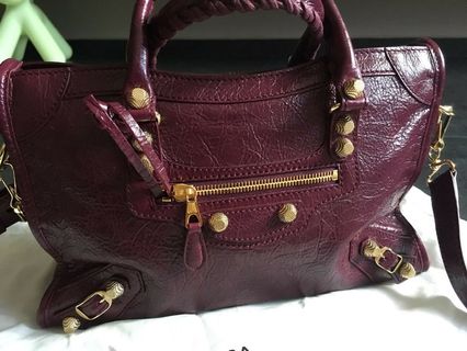 (Category: ) located in . Submitted by santreo (Listing ID 262680988, Image 1). Description: .