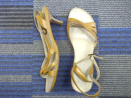 Sepatu kulit