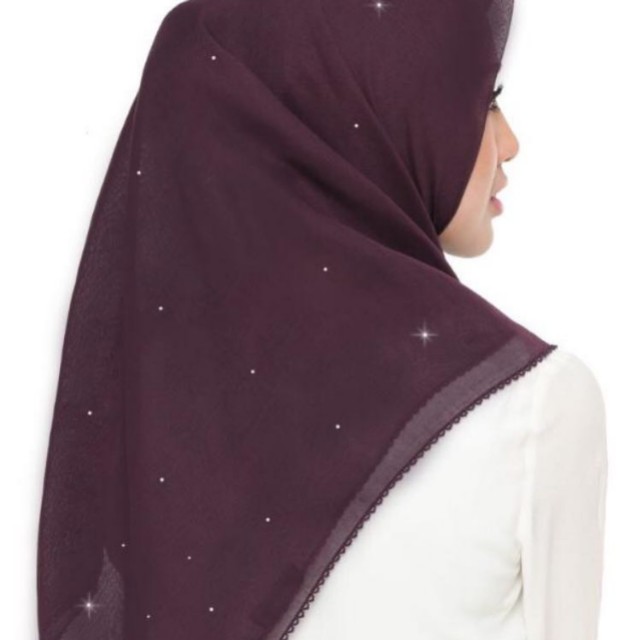 Bawal Crochet Swarovski By Tudung Ruffle Warna Off White Muslimah Fashion Scarves On Carousell