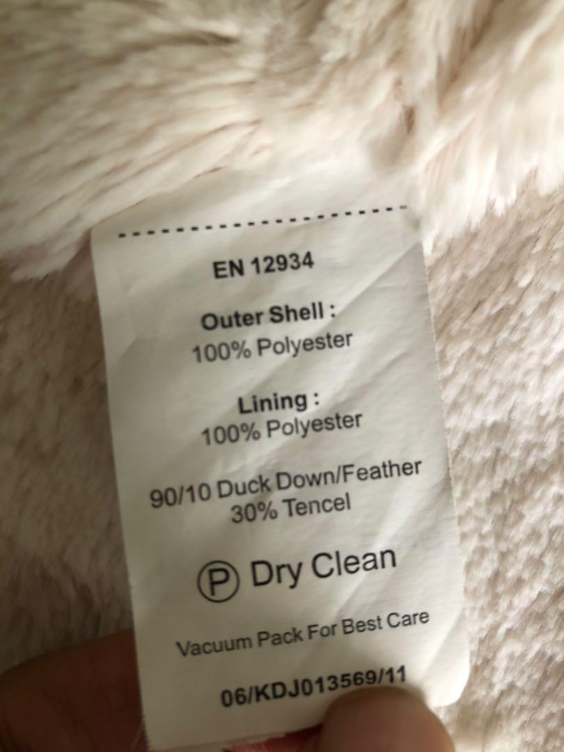 Down winter jacket (Category: Coats, Jackets and Outerwear) located in Singapore. Submitted by ajpam (Listing ID 262887586, Image 5). Description: Kids down winter jacket. Suitable for age 10-13 yrs. With detachable hoodie. Water resistant outer shell.