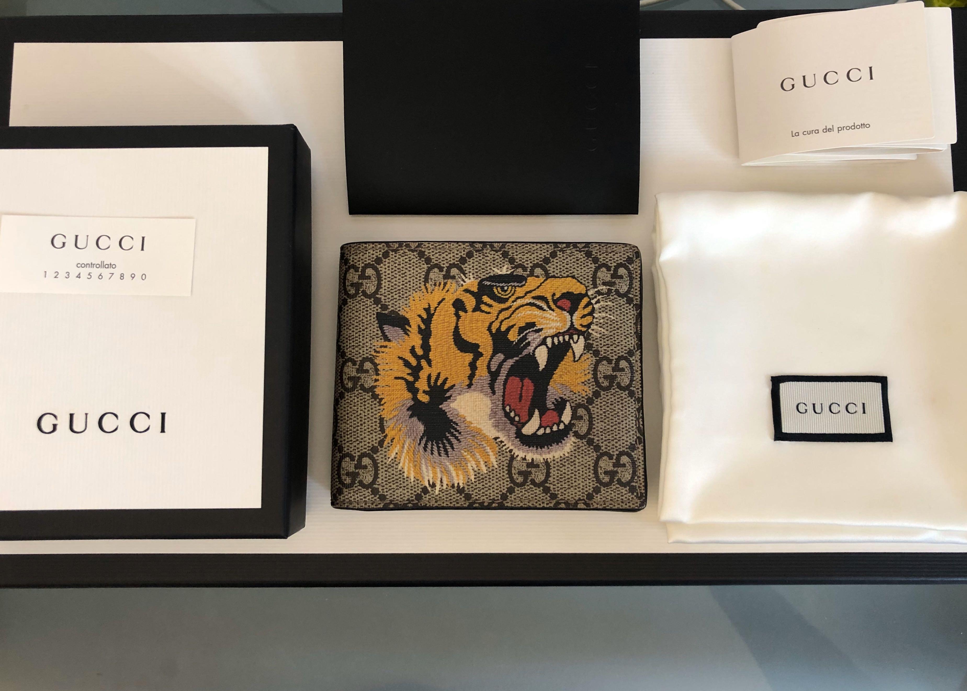 GUCCI TIGER PRINT GG SUPREME WALLET — LSC INC