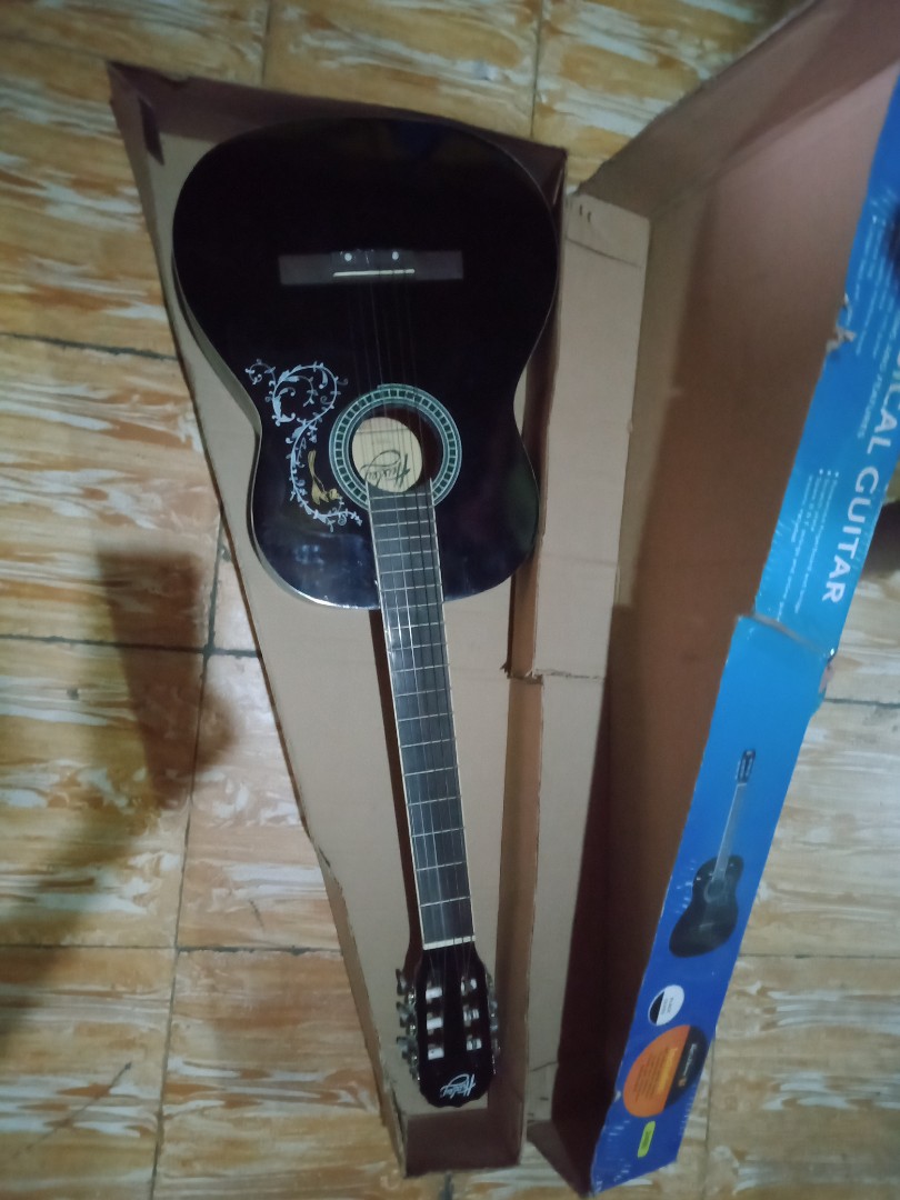Huxley clearance classical guitar