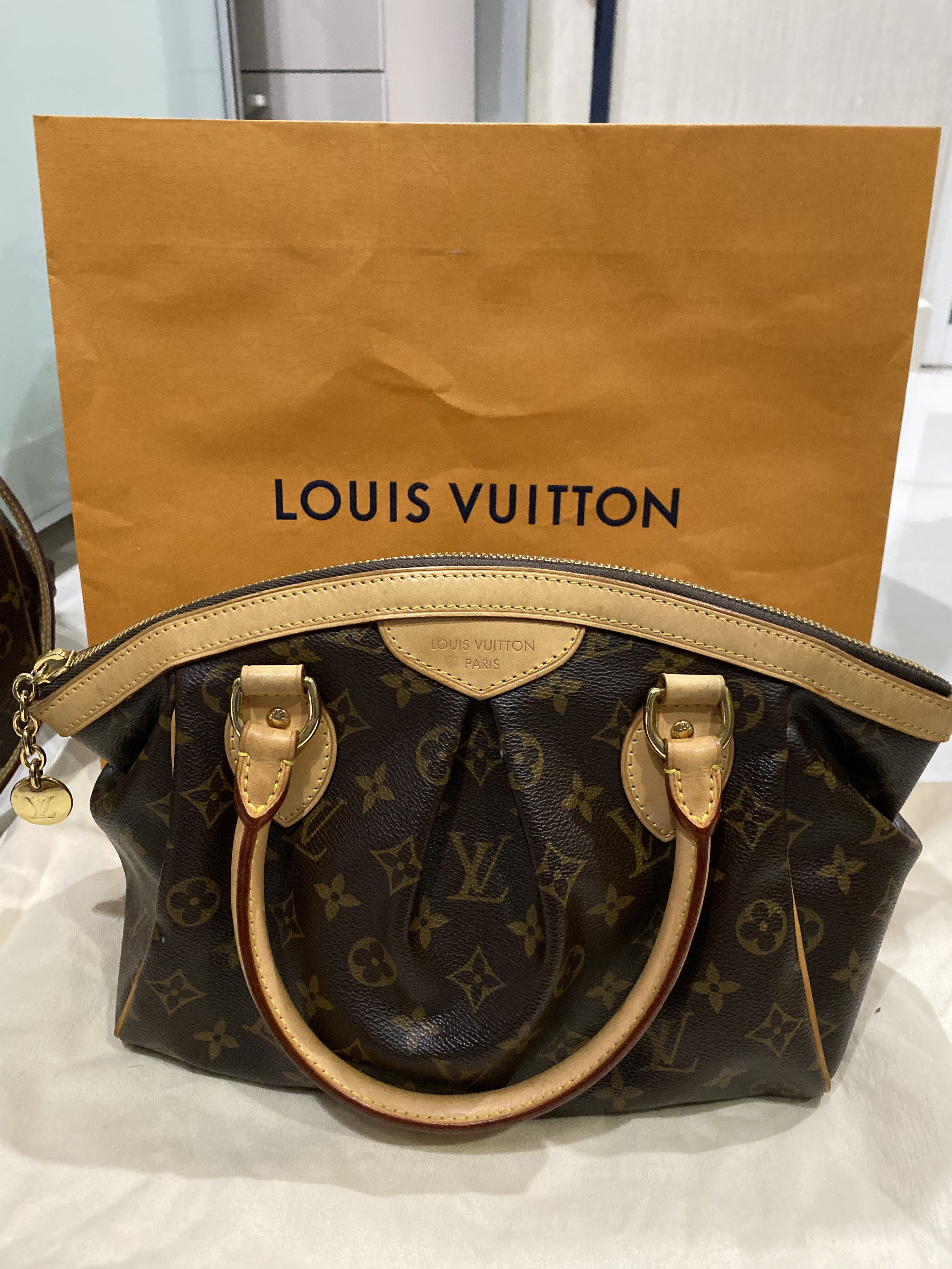 Louis Vuitton Tivoli PM: Review/What's in my bag/Wear & Tear 