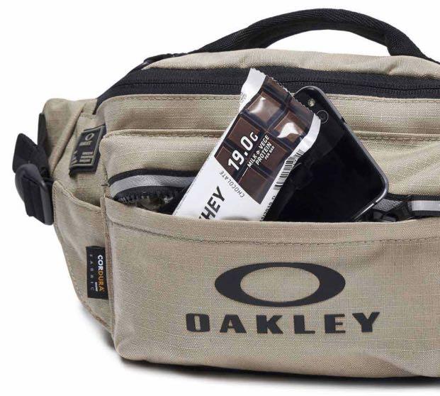 fanny pack oakley