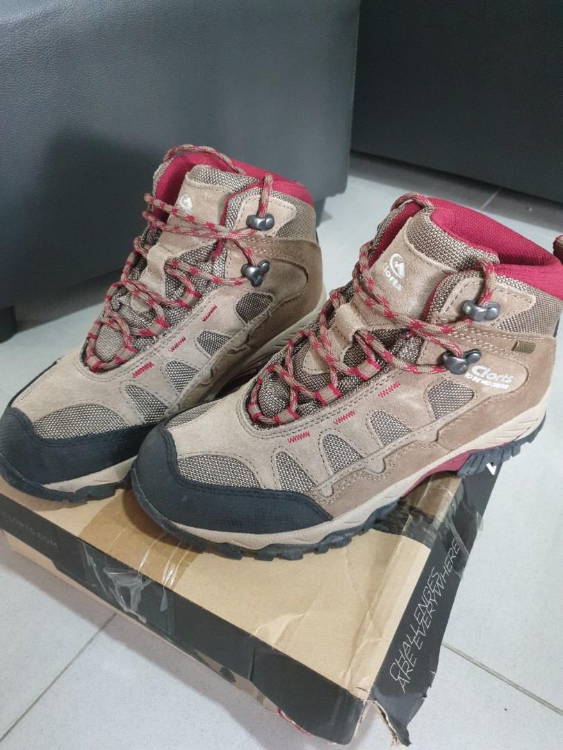 clorts hiking boots