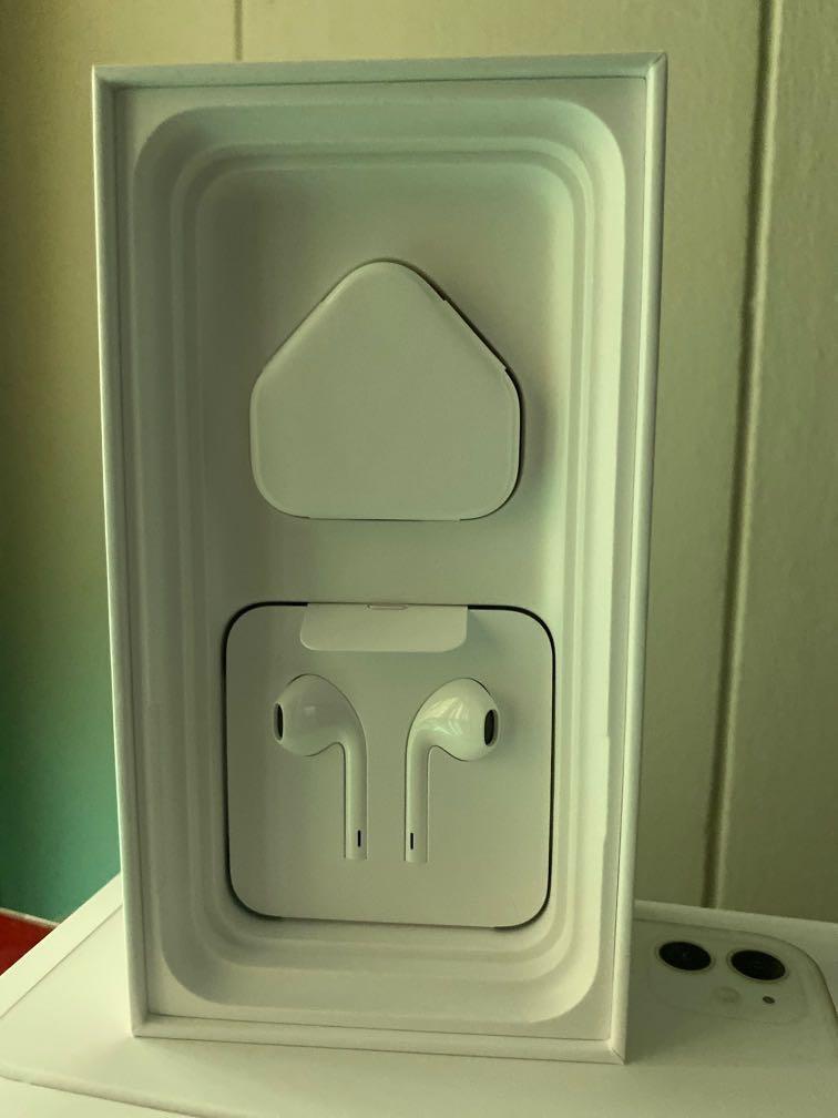 Apple EarPods with Lightning Connector (BRAND NEW), Audio, Portable