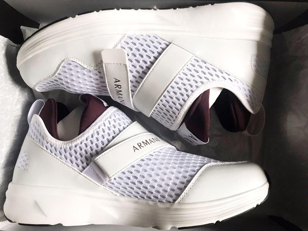 Perforated Sneakers in White / Burgundy 
