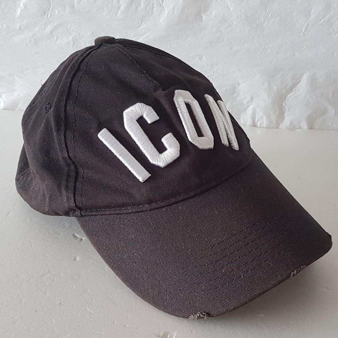 dsquared cap on head