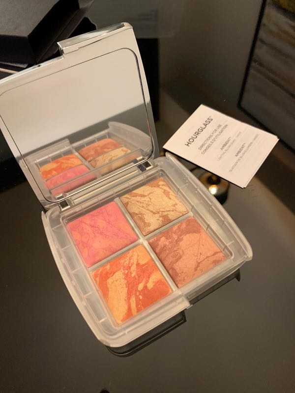Hourglass Ambient Lighting Blush quad winiphone11pro MRTJurongEast