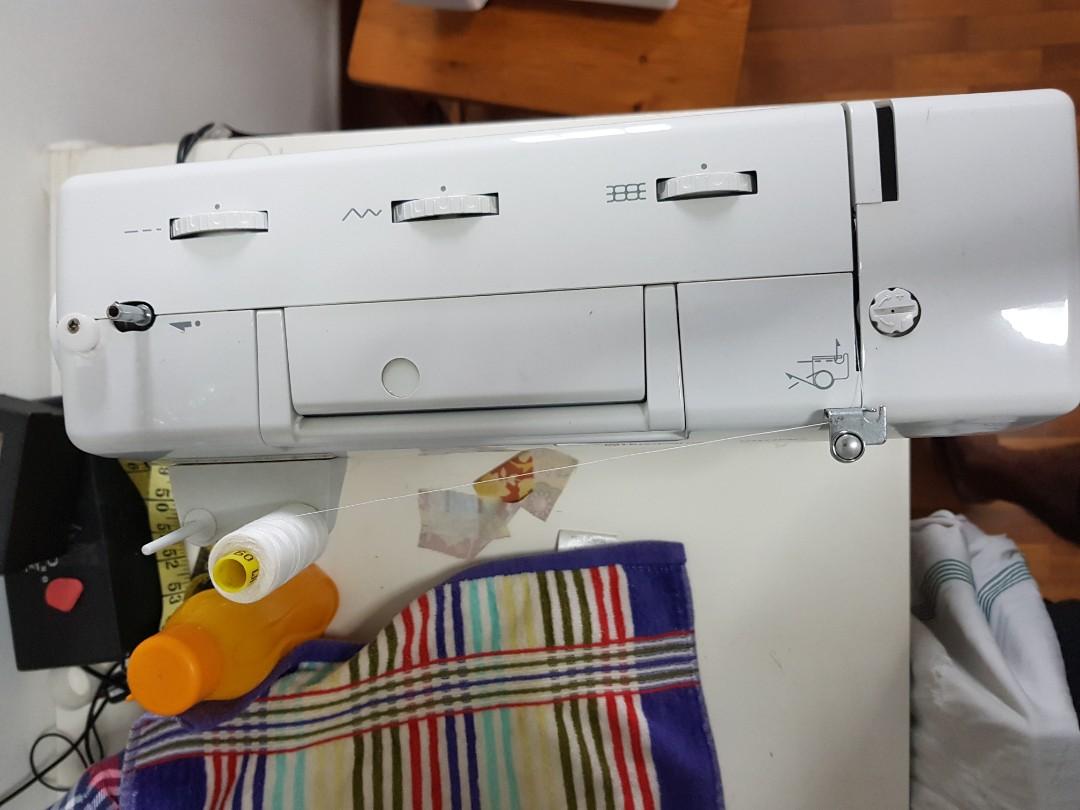 Husqvarna Viking E20 sewing machine used excellent condition price reduced, TV & Home