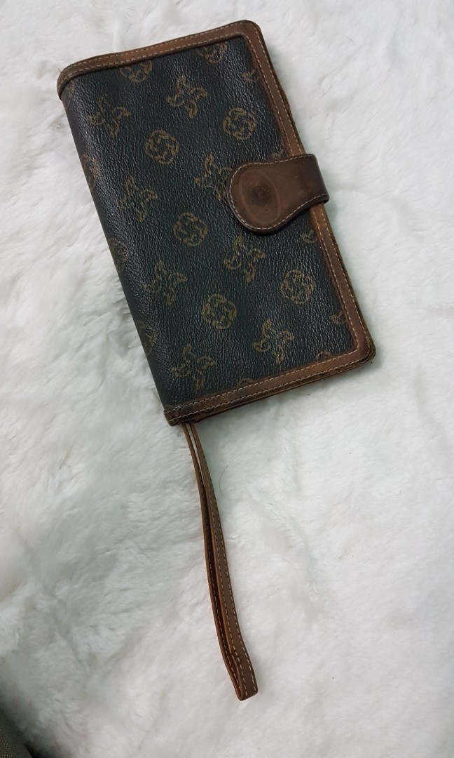 Renoir Wallet Clutch Women S Fashion Bags Wallets On Carousell Renoir Wallet Clutch Women S Fashion Bags Wallets On Carousell