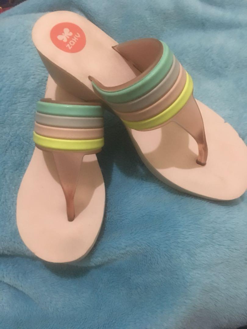 Zaxy wedge (Category: Heels) located in Pasay City. Submitted by agy21 (Listing ID 263099431, Image 1). Description: In very good condition.