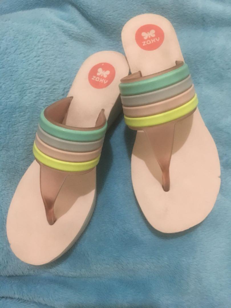 Zaxy wedge (Category: Heels) located in Pasay City. Submitted by agy21 (Listing ID 263099431, Image 2). Description: In very good condition.